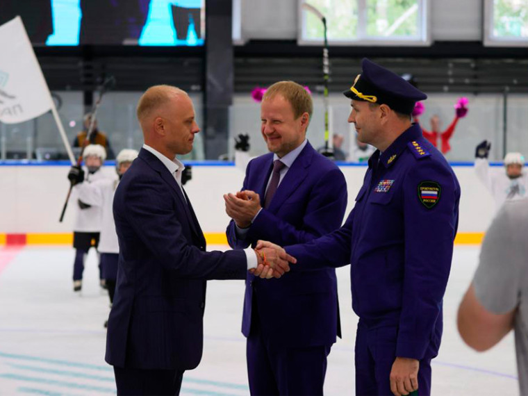 Заместитель Генерального прокурора России принял участие в открытии детского ледового комплекса.
